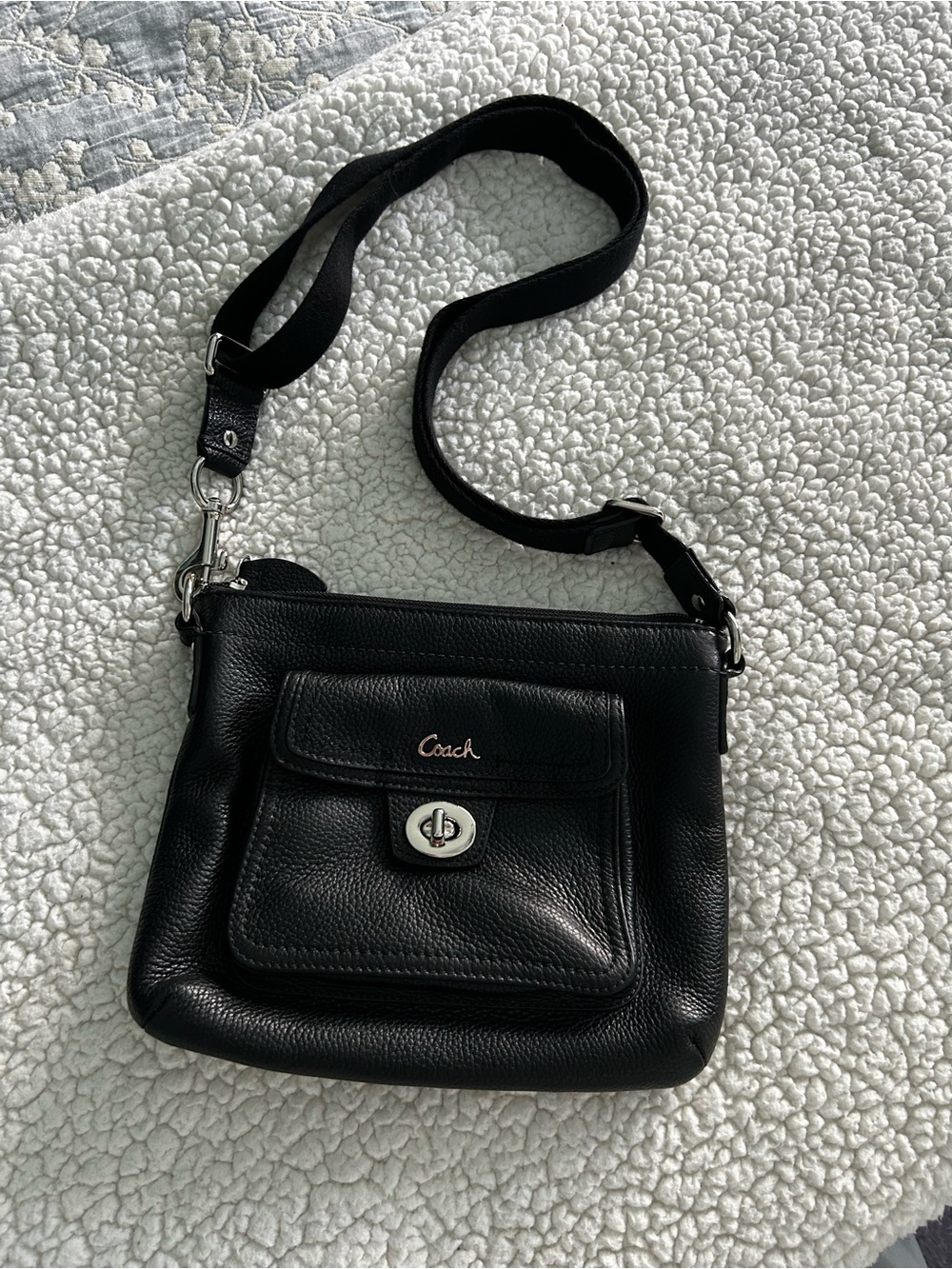 Vintage Coach Penelope pebbled Leather Crossbody bag with turn lock